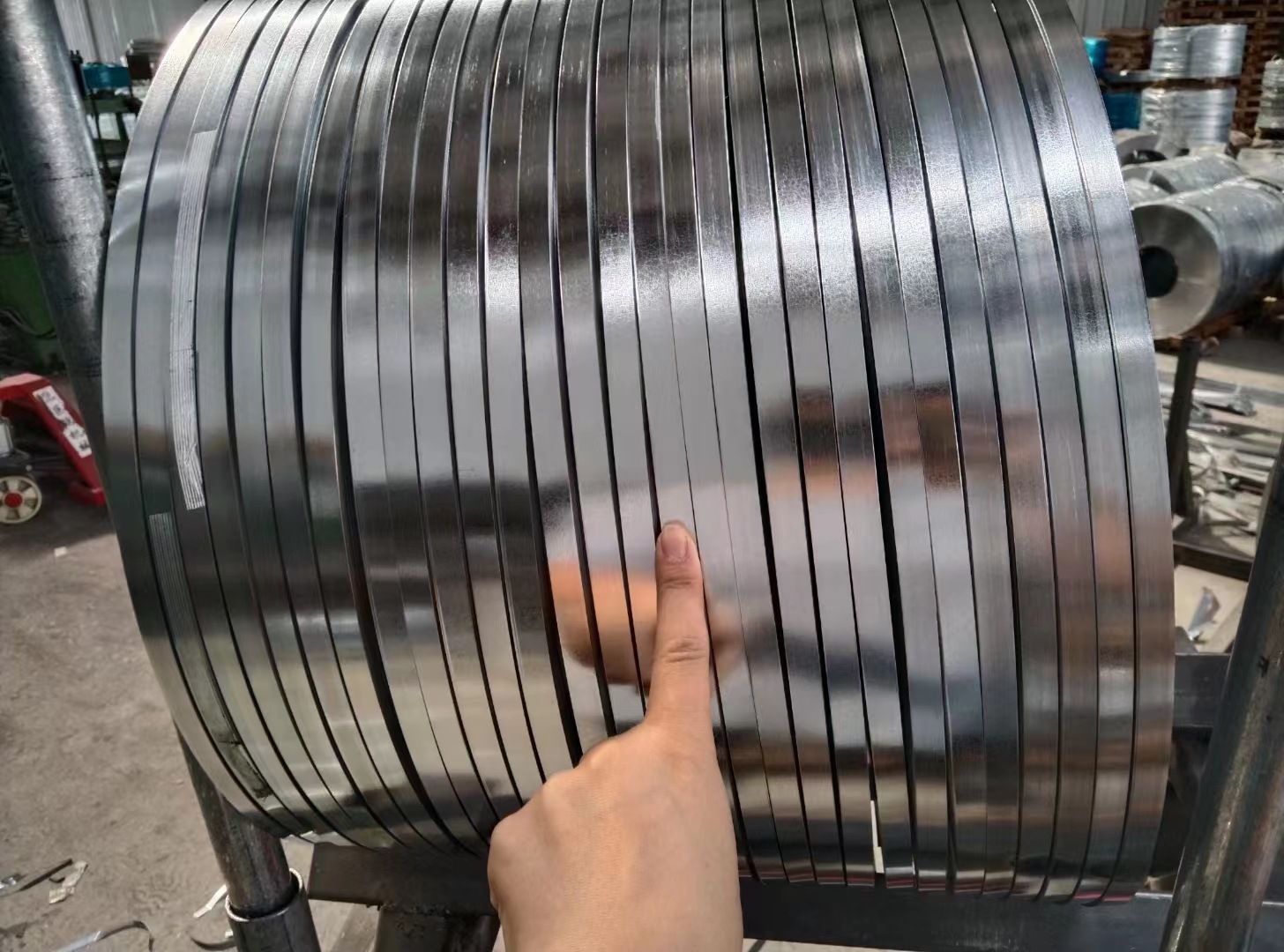 电缆钢带分条、金属波纹管钢带、龙骨钢带、彩钢带、各种分条开平