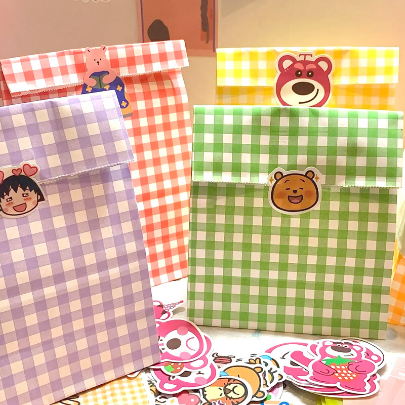 Cute Color Plaid Gift Kraft Paper Bag Children's New Year Christmas Gift Bagging Bag Blind Bag Cross Border Cute Color Plaid Gift Kraft Paper Bag Children's New Year Christmas Gift Bagging Bag Blind Bag Cross Border