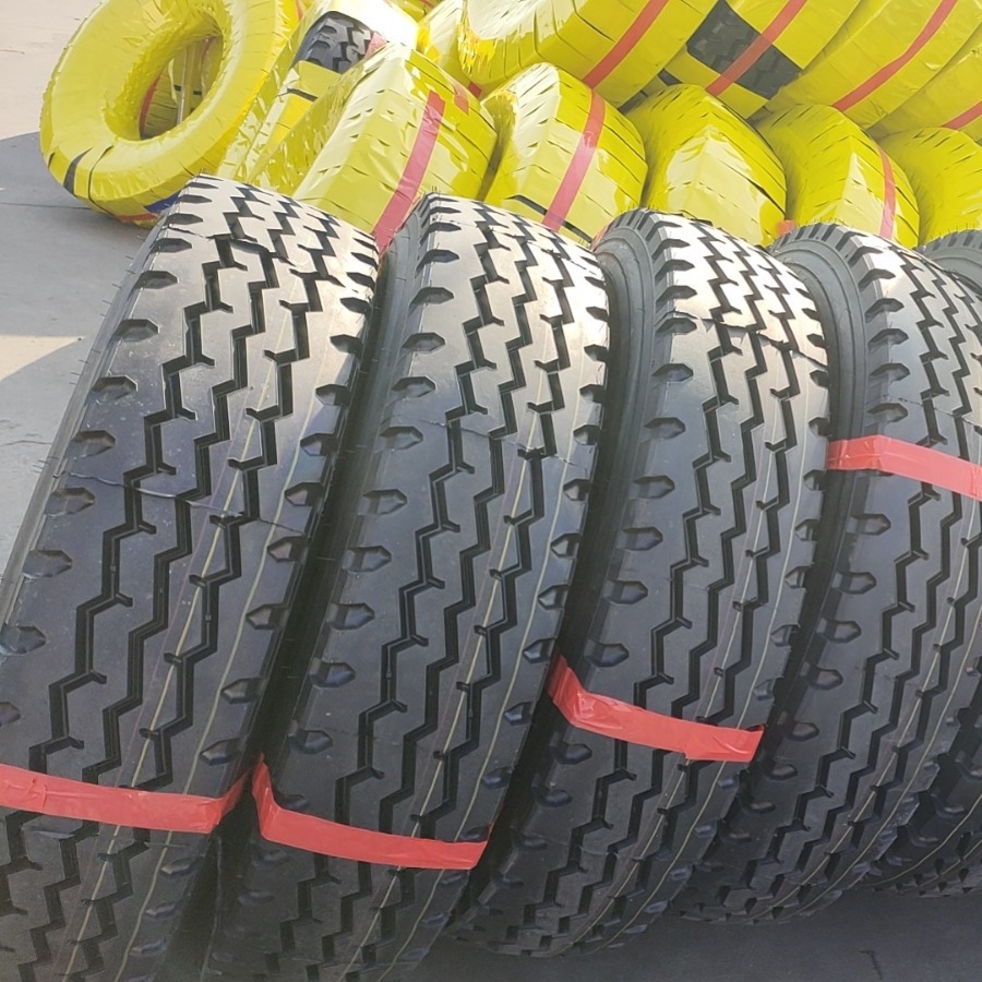 批发轮胎1100R20载重卡车钢丝胎1100-20三线花纹子午线轮胎