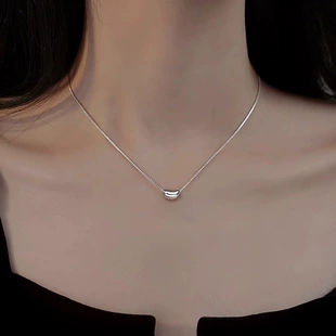 Колье из круглых бусин тонкая цепочка