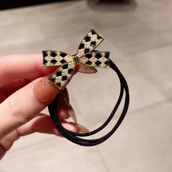 Bow tie