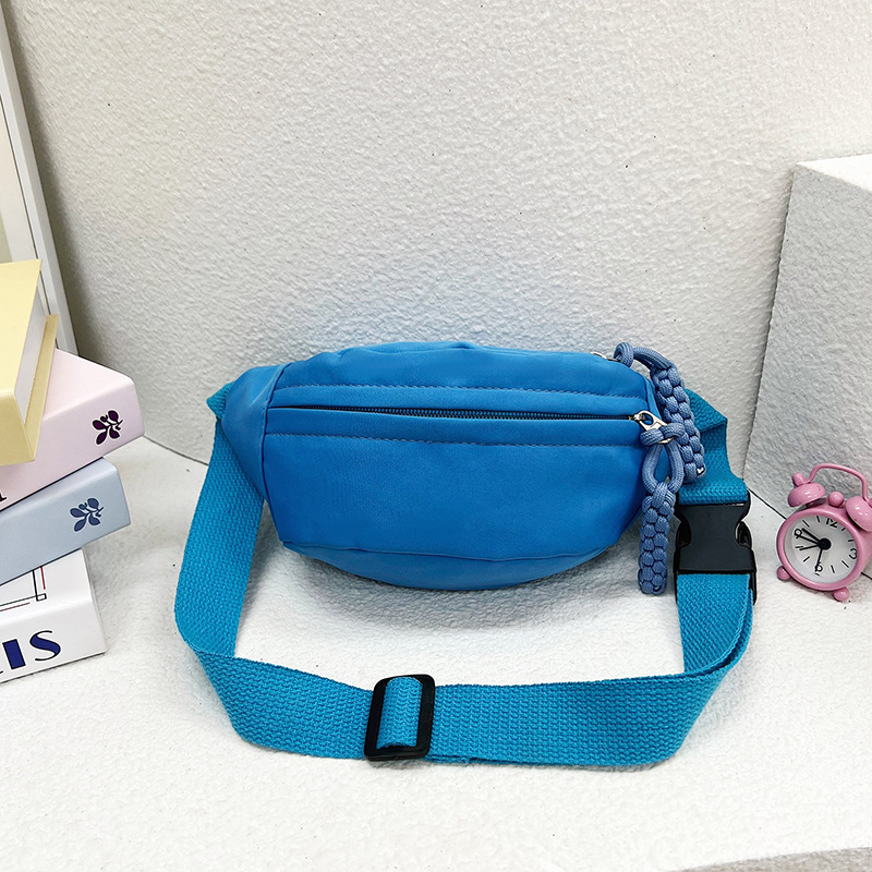 Lindo bolso de pecho de moda de color sólido para niños nuevo 2024 textura de estilo occidental gran capacidad snack bandolera con bolso de pecho