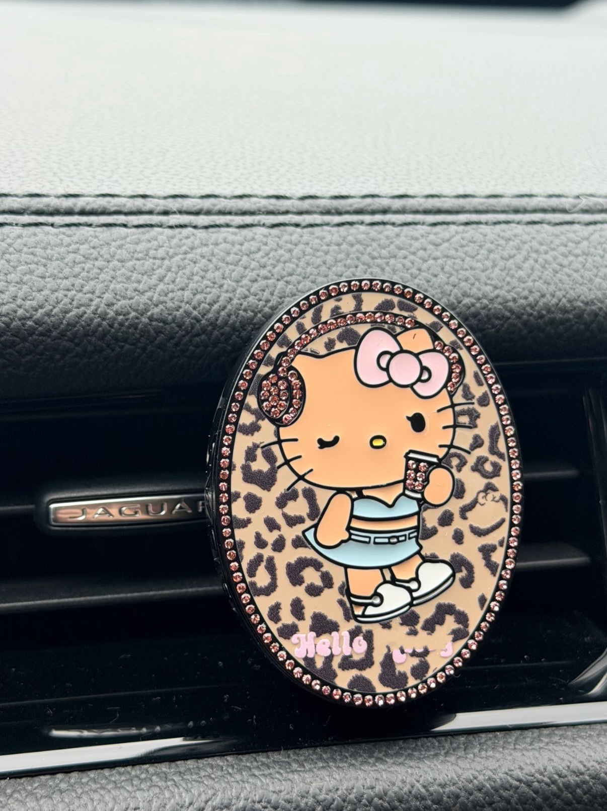 Hello Kitty Beast Pai Collaboration Car Interior Fragrance Birthday Gift Car Air Vent Fragrance