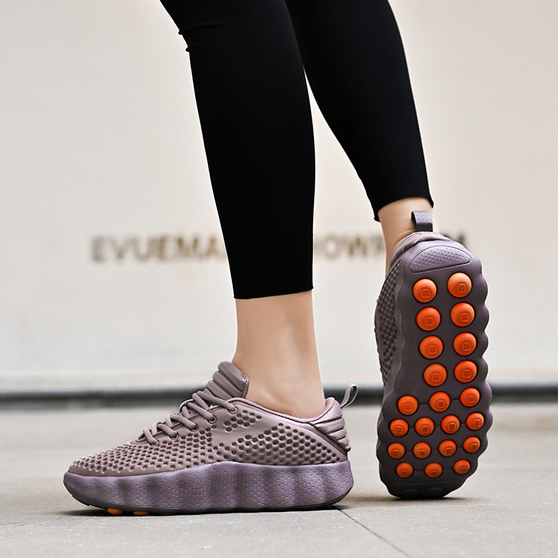 Zapatos deportivos huecos para hombres y mujeres, zapatos de malla de masaje, nuevos zapatos antideslizantes para parejas, zapatos de carrera casuales.