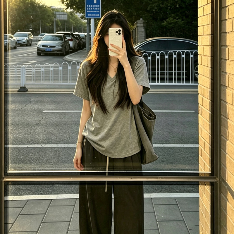 Women's Summer Korean-Style Loose-Fitting Slimming Short-Sleeve T-Shirt with V-Neck in Solid Color, Simple and Versatile Casual Top Women's Summer Korean-Style Loose-Fitting Slimming Short-Sleeve T-Shirt with V-Neck in Solid Color, Simple and Versatile Casual Top