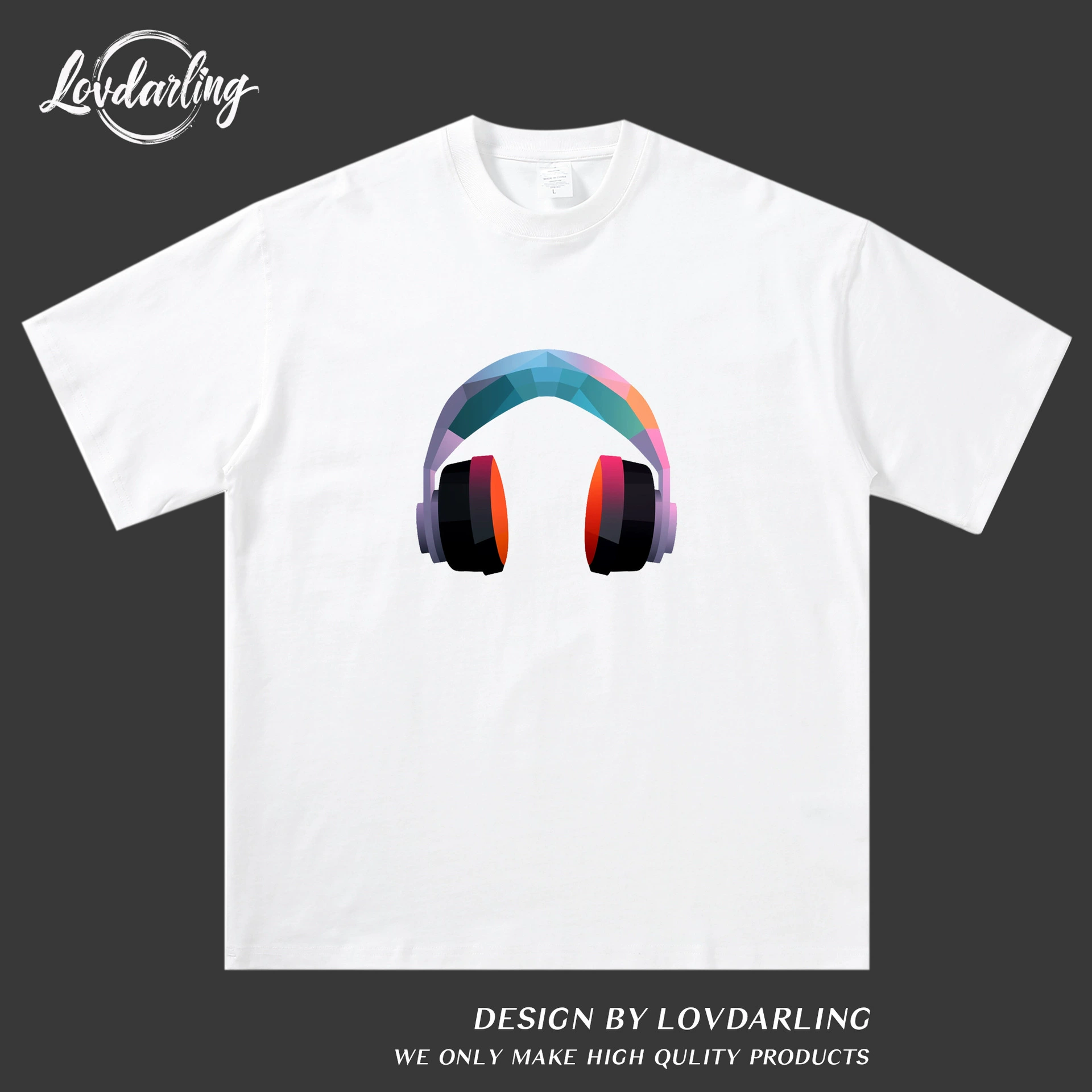Design T-shirt with a round collar, English, with short sleeve
