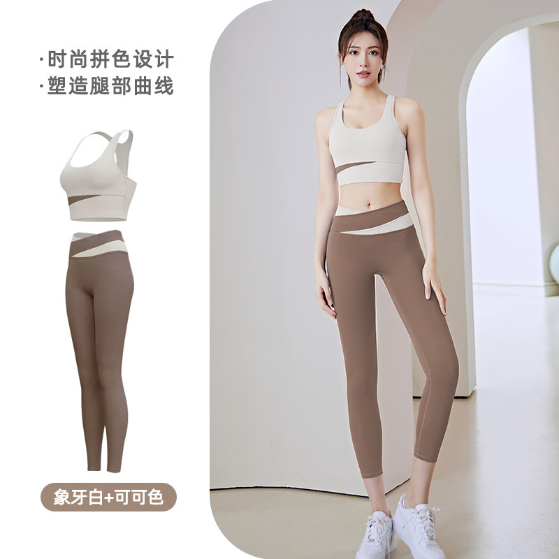 聚衣堂は色にぶつかる女性の防振フィットネススーツをつなぎ合わせてランニングします。|undefined