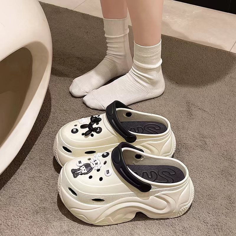 5691 mom street white and black