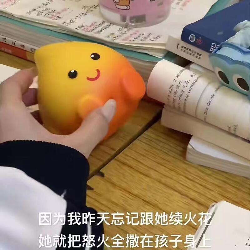 Douyinと同じスタイルの小さな火人形、ゆっくりと反発して減圧効果のある減圧エルフの子供インターネット有名人のPUおもちゃ|undefined
