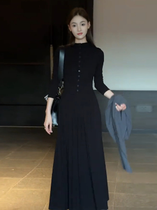 黑色赫本风长袖连衣裙女春秋慵懒风气质修身显瘦打底修身内搭长裙|undefined