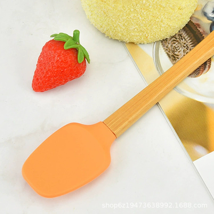 Mini raspador de cinco piezas Cuchara de silicona Cepillo de aceite Juego de utensilios de cocina Mango de madera Raspador de silicona de color Herramientas para hornear de cocina