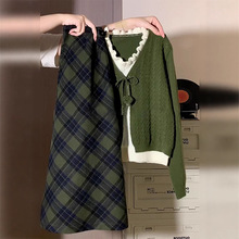 绿色假两件针织毛衣套装连衣裙子女秋冬季小个子韩系穿搭格纹长裙