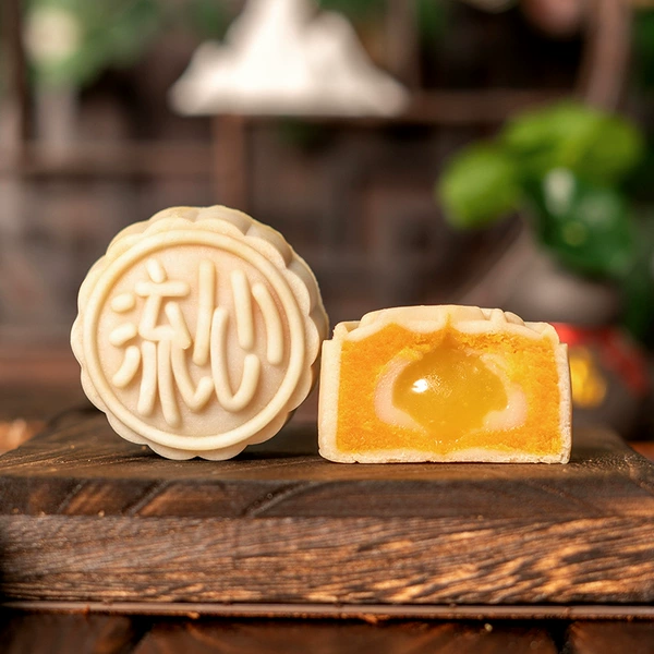 Low sweet milk cheese mooncake