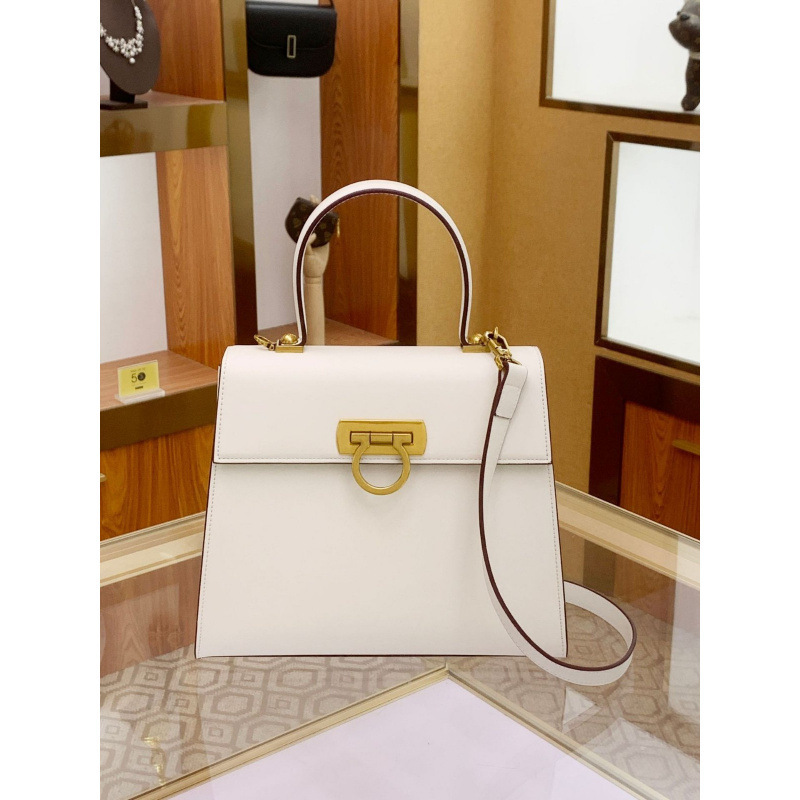2026 New Niche High-End Kelly Tote Bag, Smooth Shoulder Bag with Lock Buckle, Commuter Crossbody Bag, Portable and Lightweight