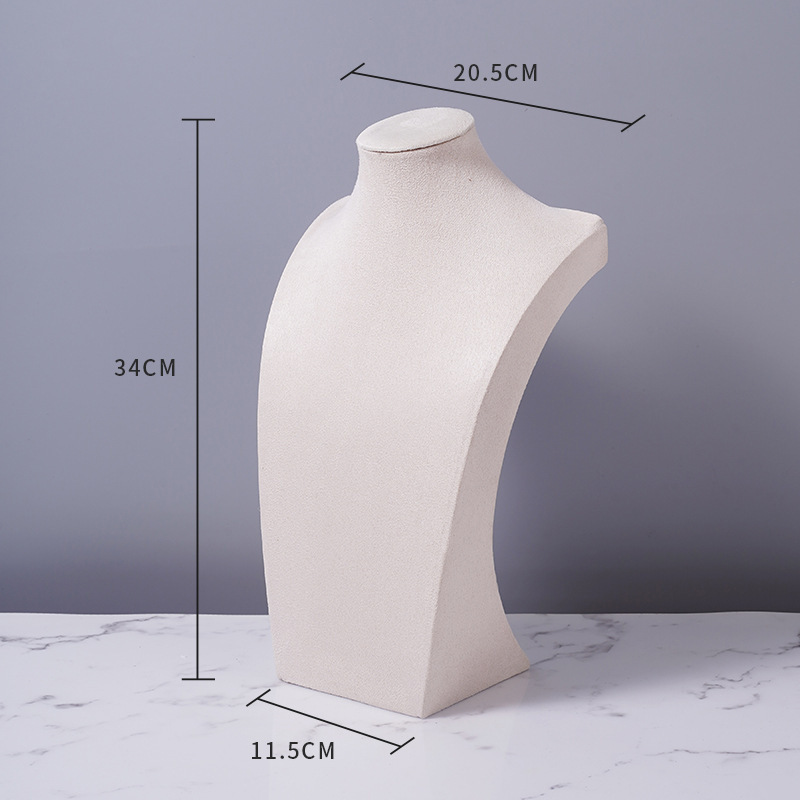 フランネルのネックレスの展示棚の人はモデルのアクセサリー棚のネックレスの首の型のカウンターの陳列道具のネックレスの棚のようです。|undefined