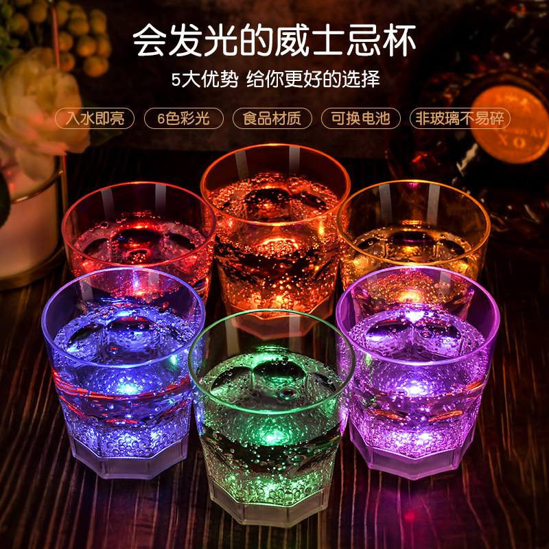 Nuevo estilo transfronterizo taza de agua luminosa barra sensible al agua fiesta KTV plástico led creativo brillante atmósfera de copa de vino de Navidad