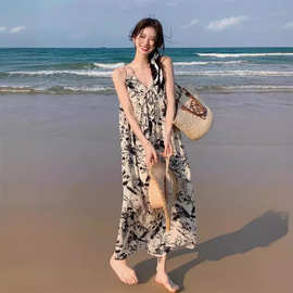 2026新款法式吊带水墨画碎花沙滩连衣裙女夏季外穿质感高级感气质