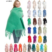 亚马逊跨境围巾女秋冬季高级感披肩长流苏粗须草绿色加厚纯色围巾