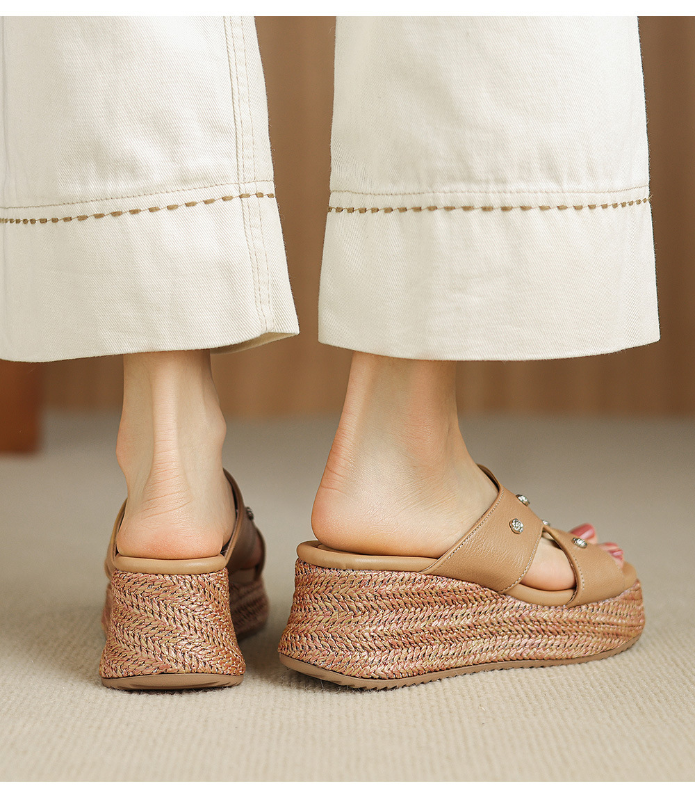 Dép sandal nữ đế dày da cừu họa tiết hoa — Trà sữa màu chi tiết 20