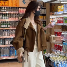 �̿�ӽq�Ӻ���Ƥ�q����Ů���b�¿�2025���n��С���ӌ������e����