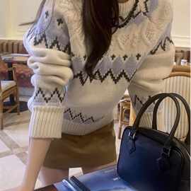 复古加厚提花撞色长袖毛衣女秋冬季2023新款软糯保暖麻花针织上衣