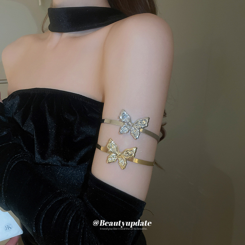 Brazalete abierto de mariposa de diamantes súper parpadeante transfronterizo, brazalete de temperamento de lujo ligero de moda, joyería de todo fósforo de alta gama, mujer