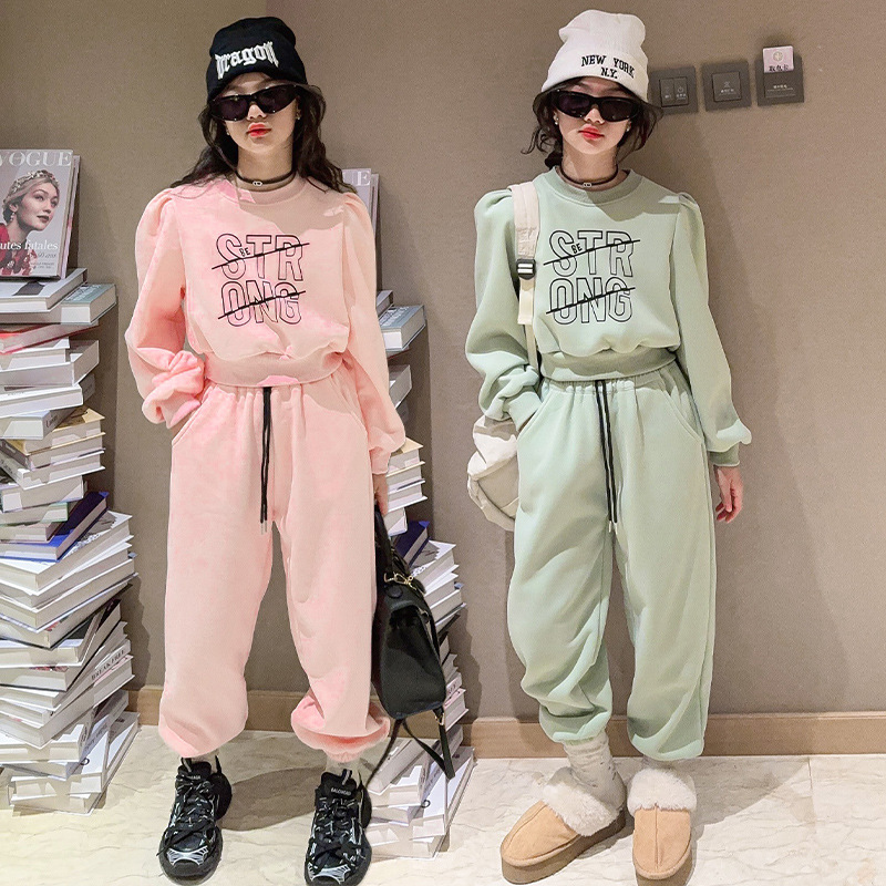 Conjunto deportivo para niñas de felpa otoño e invierno 2023, nuevo suéter grueso de moda para niños de talla mediana a grande con alpaca_voghion.com