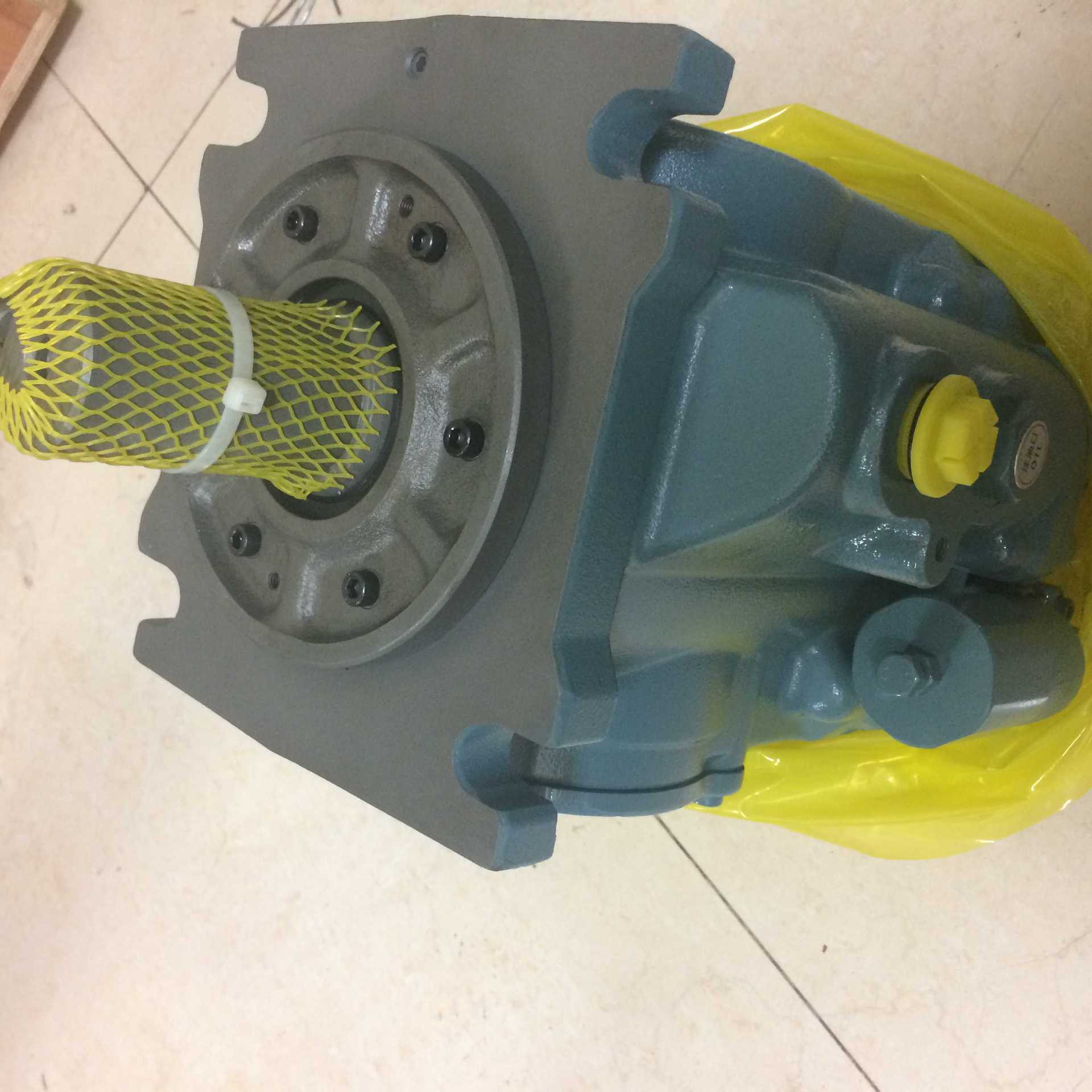 日本柱塞泵V15A1R-95RC；变量液压泵V15A2R-95RC；V15A3R-95RC