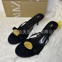 ZA�ļ���Ʒ2025�߸�ŮЬ�A�^һ�֎����ٿ�r�к�ռ�����ЬŮ
