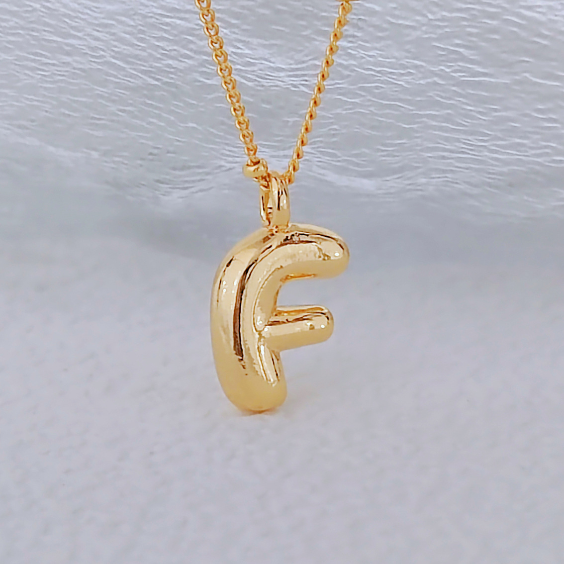 Transfronterizo Amazon venta caliente cobre chapado 18k oro real 26 letras inglesas collar colgante linda cadena de clavícula hip-hop