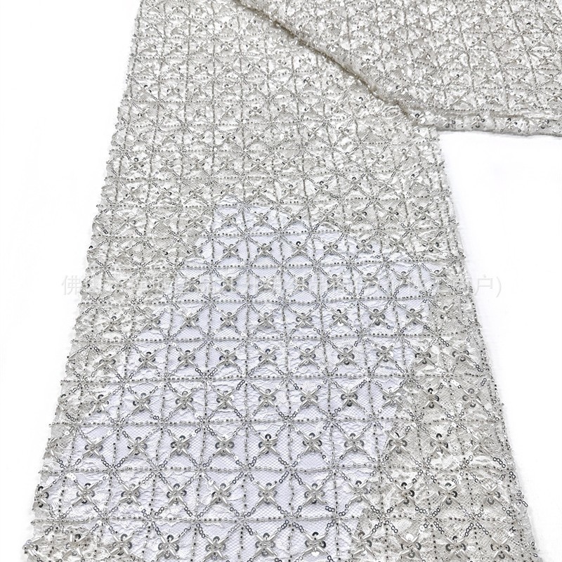 Blanco pesado clavos de cuentas sequinilla tela de encaje cuadrilátero cosido a mano perla sequinilla vestido tela