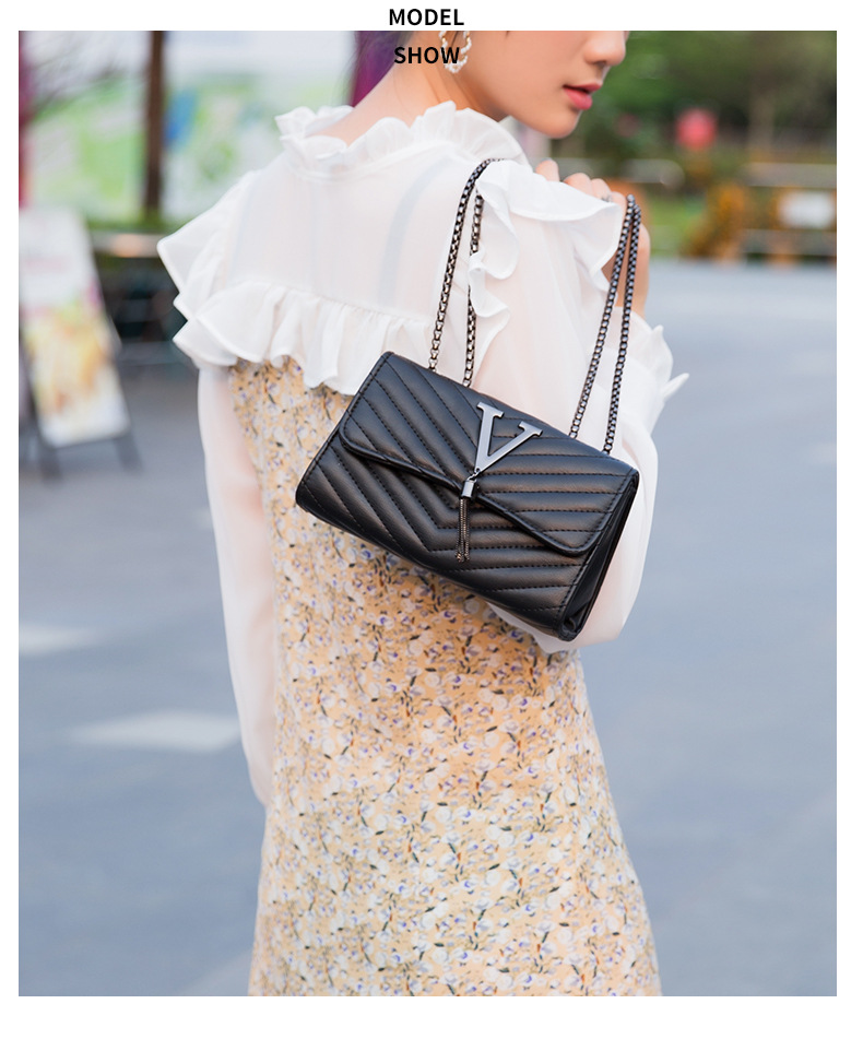 Chic Embroidered Chain Bag - Tassel/White