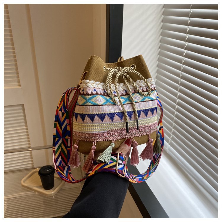 Women's Medium Canvas Geometric Ethnic Style Tassel String Bucket Bag display picture 82