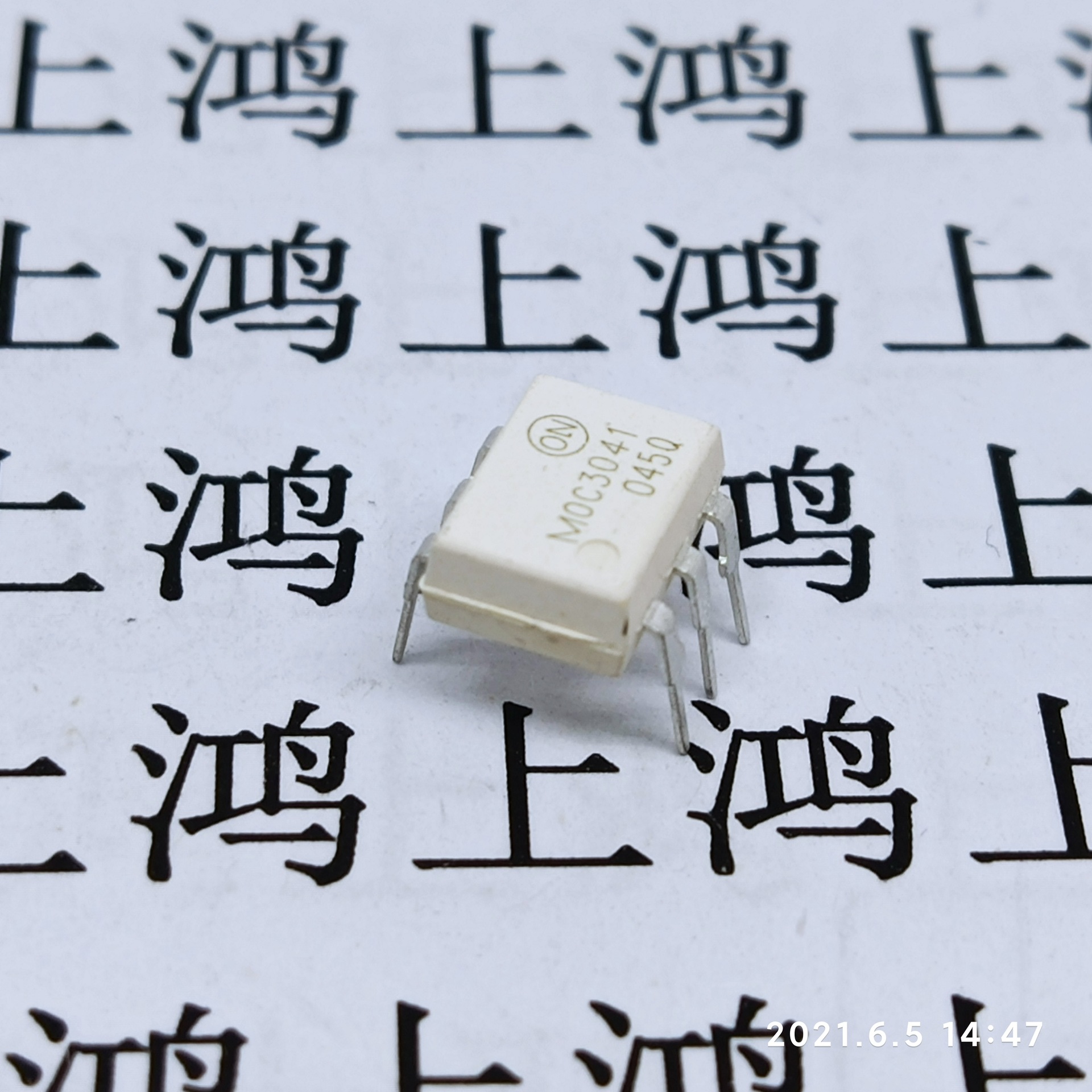 直插 MOC3041M 光耦合器双向可控硅驱动器 DIP-6 全新原装