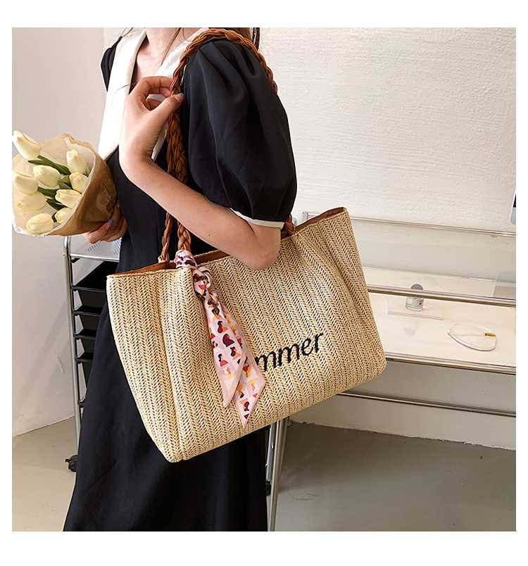 2022 New Summer Large Capacity Embroidery Thread Shoulder Straw Tote Bag display picture 1