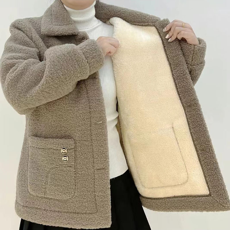 中年のお母さんの秋冬服のファッションの洋風のコートの新型の中高年の女性は襟を着ます。|undefined