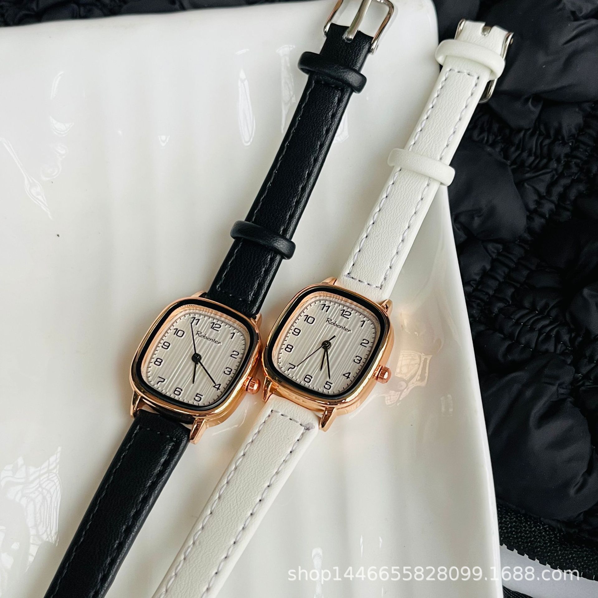 New Women's Retro Light Luxury Niche Women's Watch Wholesale Belt Quartz Small Square Watch Casual Watch Consignment