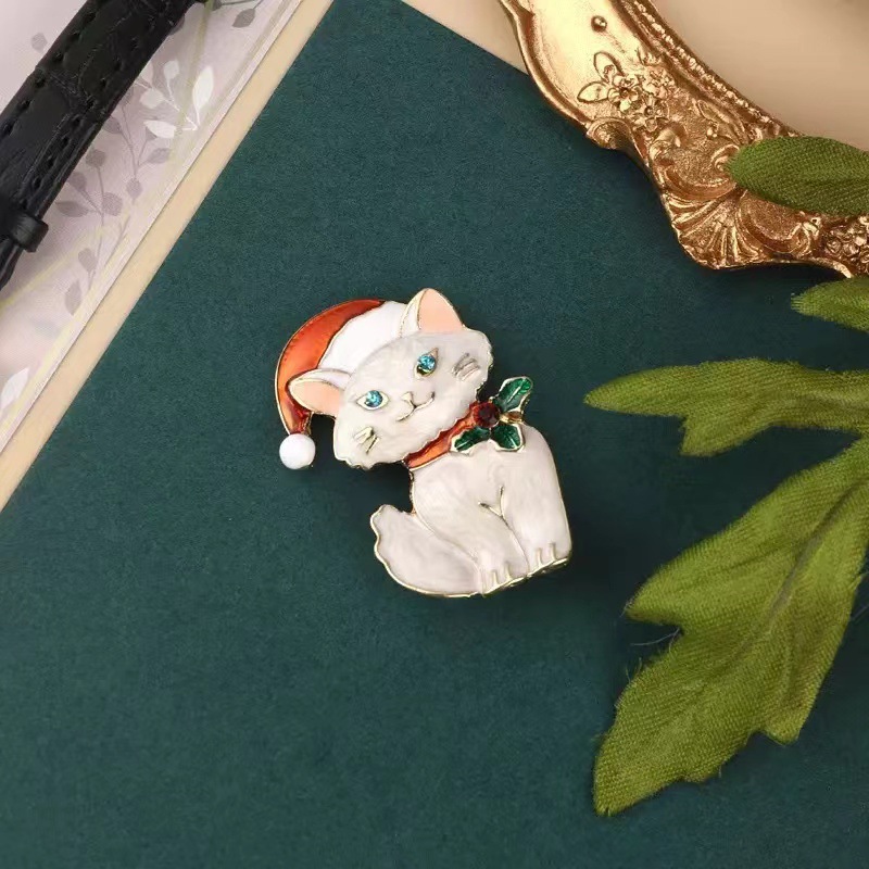 Korean-Style Cartoon Cute Alloy Enamel Cat Brooch, Simple and Fashionable Sweet Women's Clothing Brooch Accessory Pin