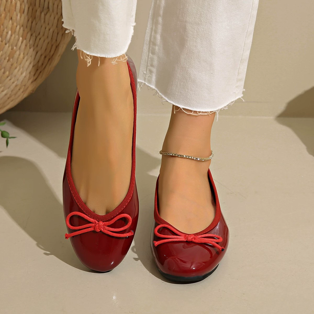 Вечерний бриз: Женские туфли с бантом на плоской подошве, красные, весна/лето 2025, новые лакированные балетки для беременных.