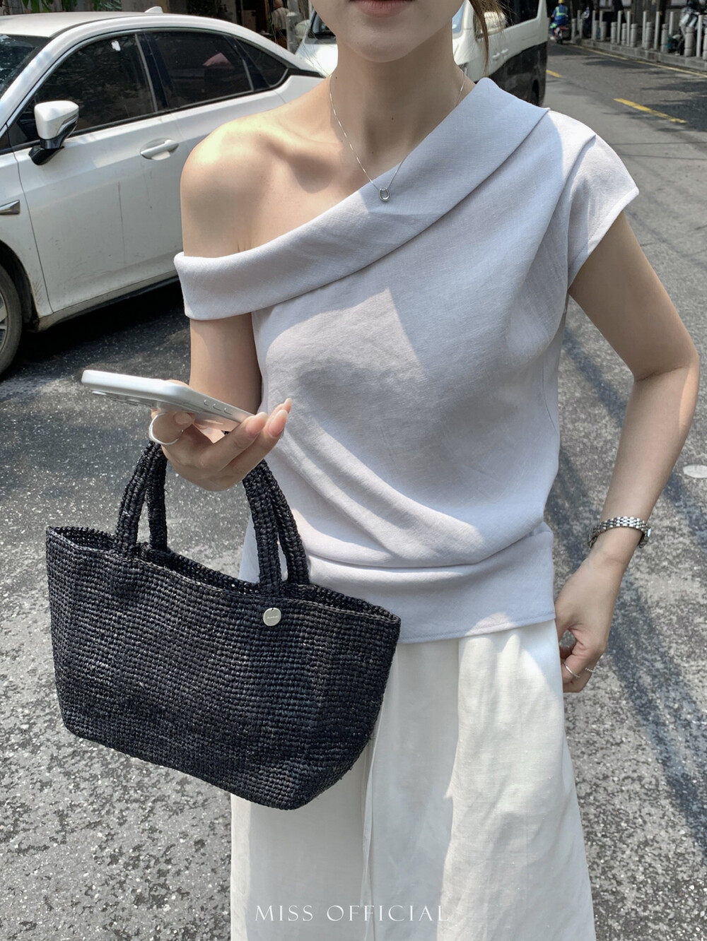 Áo croptop nữ tay ngắn cổ lệch vai, thiết kế bất đối xứng — Xanh da trờicolor, màu trắng, màu mơ chi tiết 32