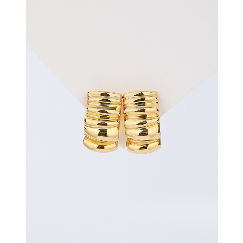 Aretes de oro plegados retorcidos 925 plata ligera lujosa alta sensación retro temperamento 2024 nuevos auriculares