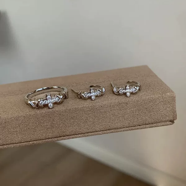 Light luxury unique personalized cross-strap ring, simple accessory with a high-end feel, zirconia-studded women's earrings