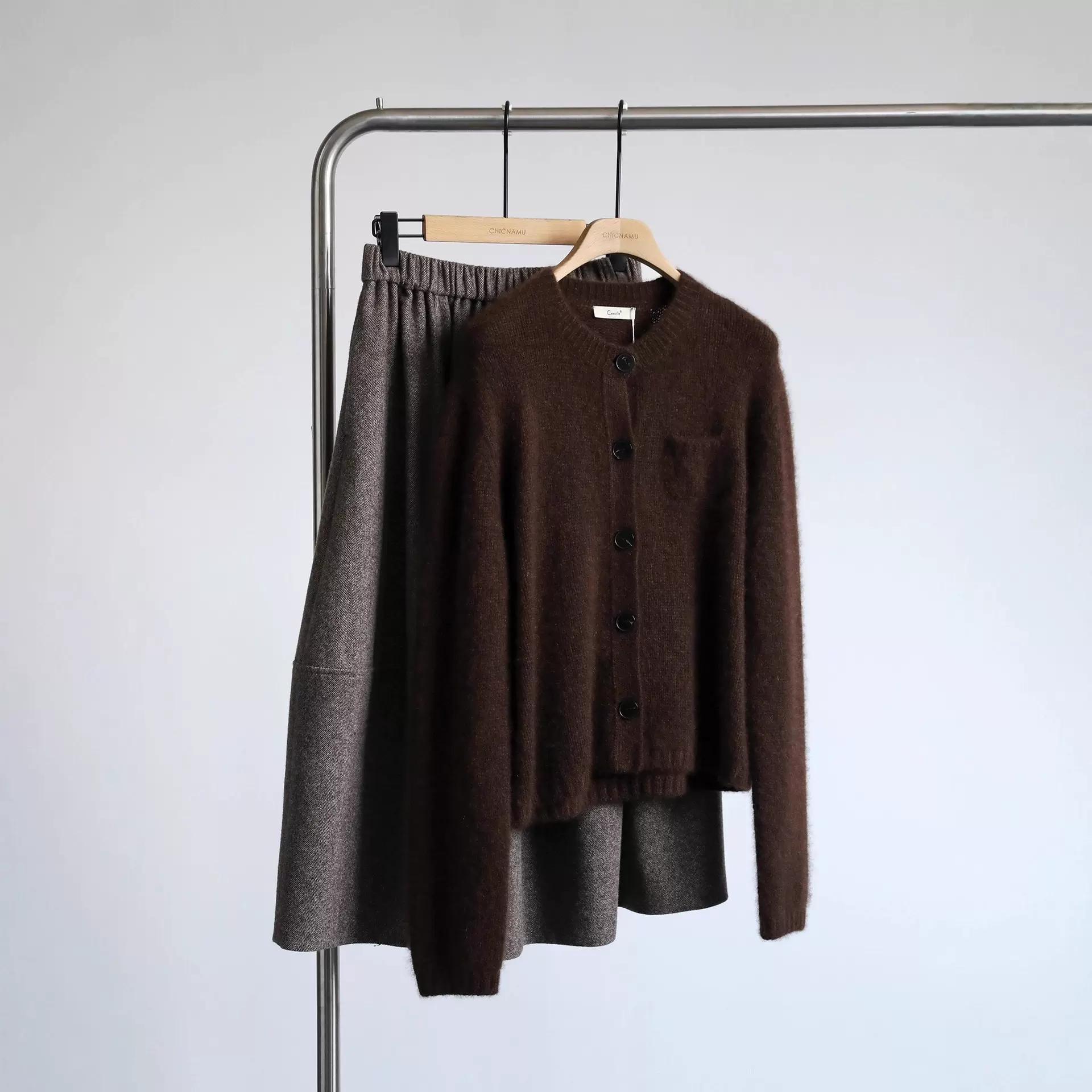 现货秋冬穿搭灵感 100%羊毛人字纹肌理松紧腰花苞型半裙