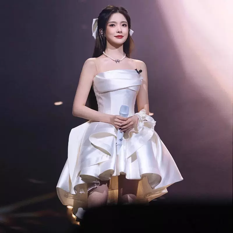 一字肩抹胸缎面轻婚纱晚礼服2025新款法式高级感小个子领证登记款