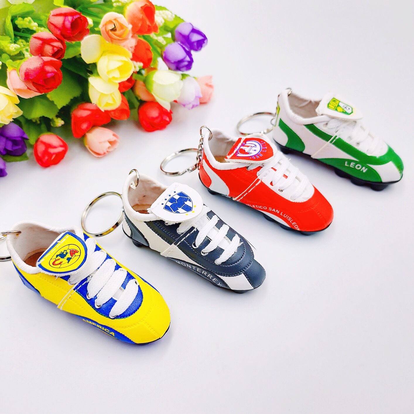 Mini zapatilla de fútbol de cuero llavero colgante zapatilla de deporte bolsas coche personalizado colgante regalo creativo