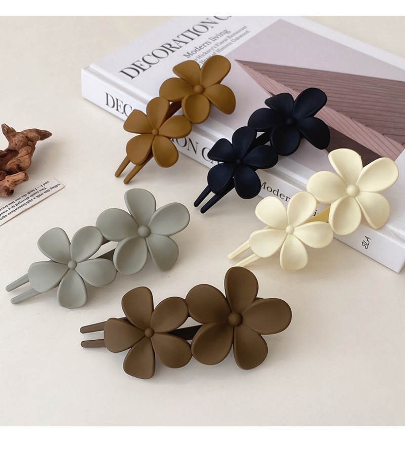 Simple Style Solid Color Flower Plastic Hair Clip display picture 7