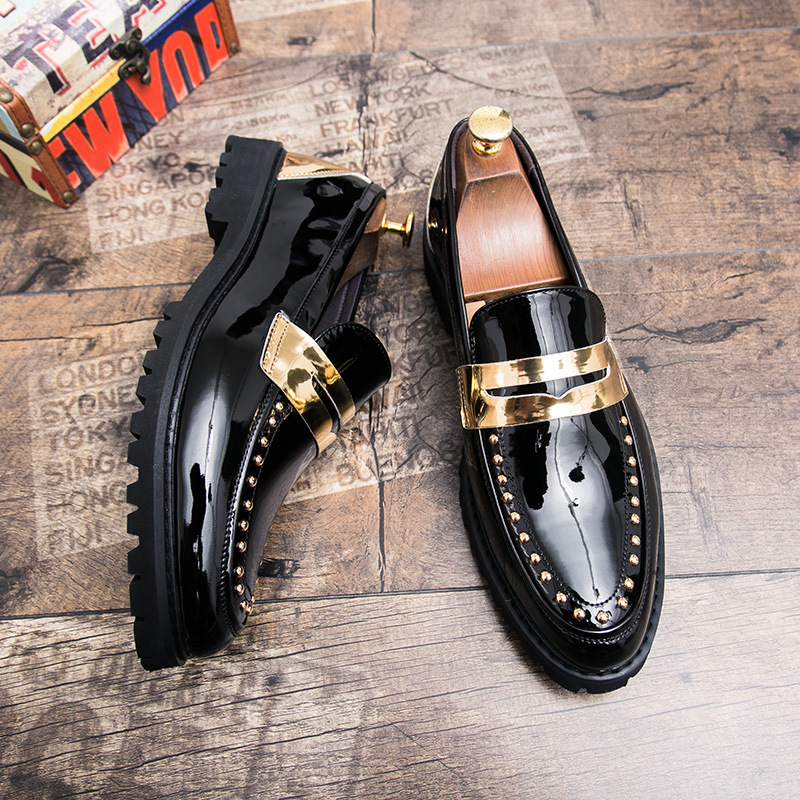 Zapatos de cuero blancos brillantes de moda para hombres, zapatos de hombre, fotos de boda de pies, estilo británico retro, zapatos perezosos de un pie