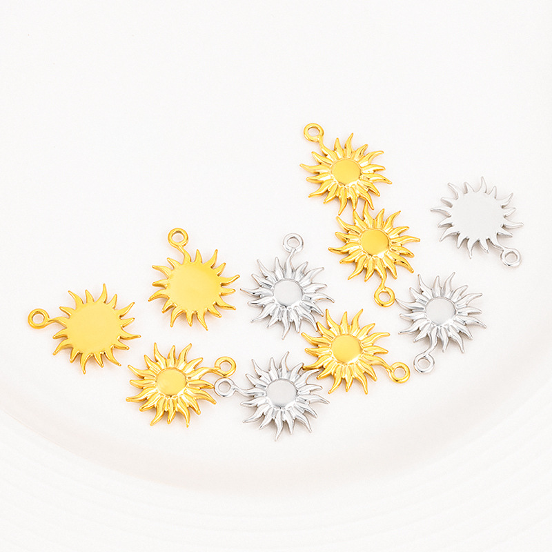 Pendant solar-powered stainless steel