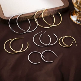 项链;耳钉;耳环