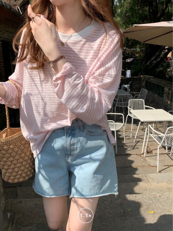 ストライプのアイスtシャツの女性のゆったりとした日焼け止めブラウスの薄いニットの夏の長袖のデザイン感があります。|undefined